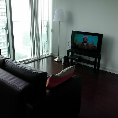 טורונטו Trinity Suites - Condo On York Street מראה חיצוני תמונה